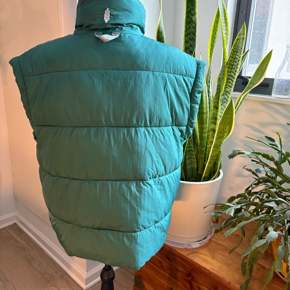 Free People In A Bubble Teal Puffer Vest -sz small  (brilliant forest) - Picture 3 of 7